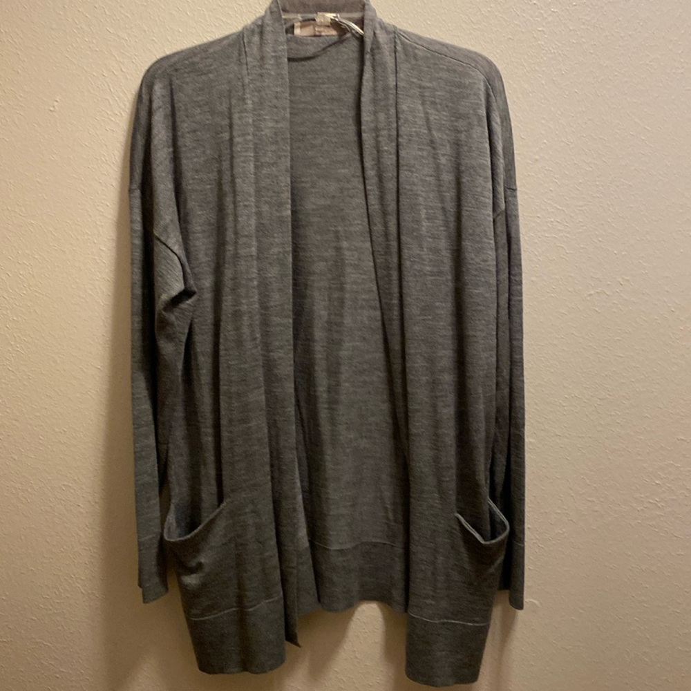 Loft brand women’s large cardigan with front pockets soft gray color